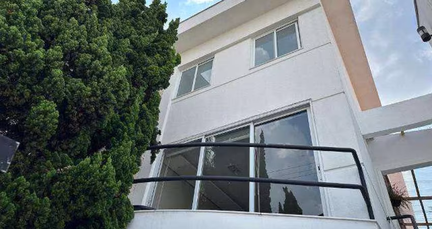 Sobrado com 4 dormitórios na Água Rasa