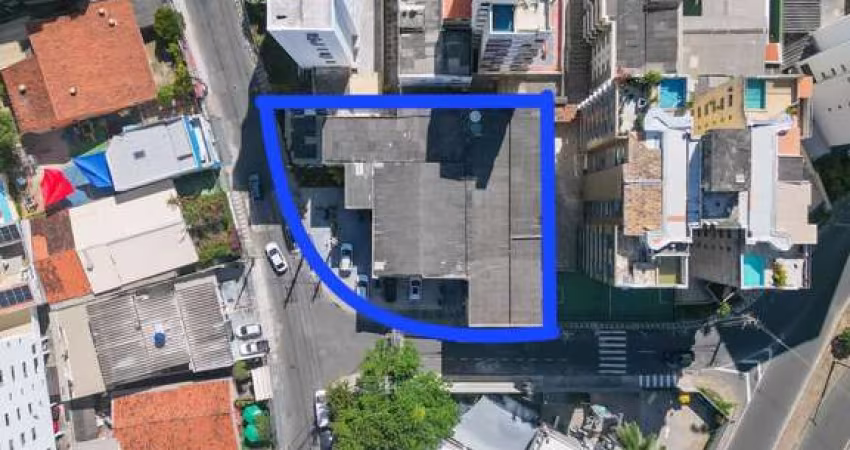 VENDA - TERRENO COM 2.214m² NA PITUBA.
