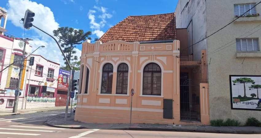Apartamento com 2 quartos  para alugar, 41.00 m2 por R$1650.00  - Sao Francisco - Curitiba/PR