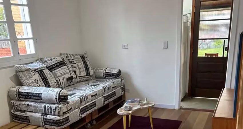 Casa Residencial com 2 quartos  para alugar, 98.00 m2 por R$2500.00  - Centro - Campo Largo/