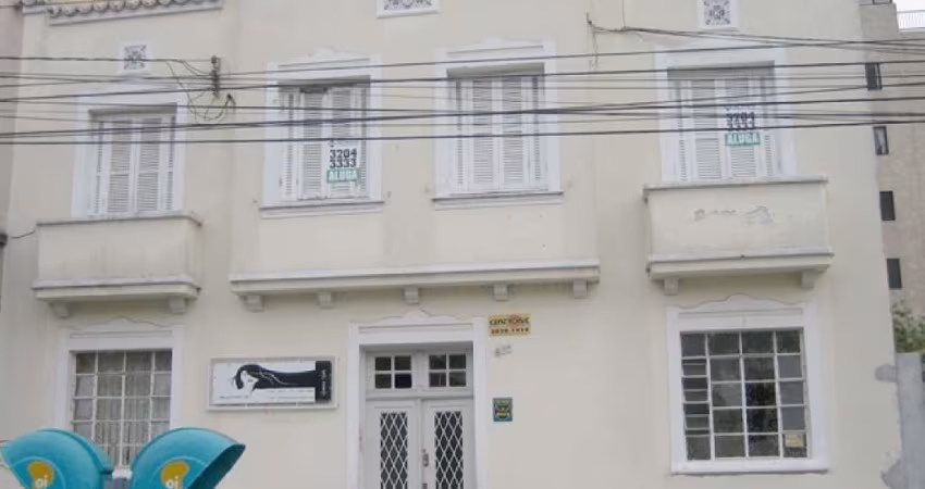 Apartamento com 2 quartos  para alugar, 80.00 m2 por R$2450.00  - Centro - Curitiba/PR