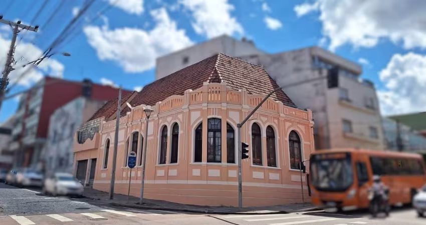 Apartamento com 1 quarto  para alugar, 15.00 m2 por R$950.00  - Sao Francisco - Curitiba/PR