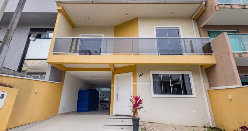 Sobrado com 3 quartos  à venda, 190.00 m2 por R$780000.00  - Cachoeira - Curitiba/PR