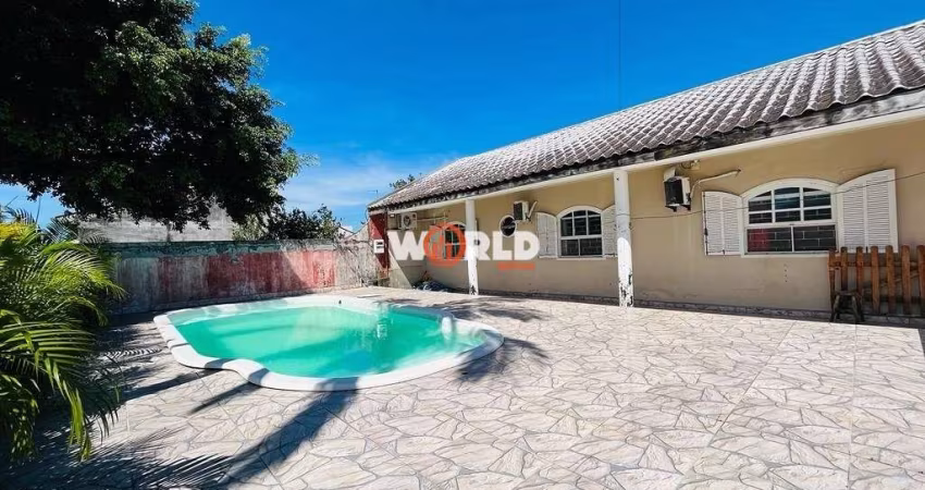 Casa com 3 quartos, piscina em Pontal do Paraná