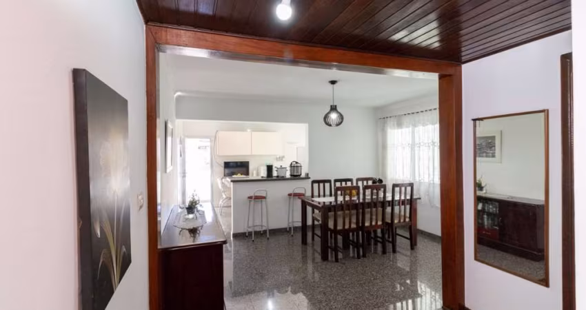 Sobrado para venda com 3 quartos, sendo 2 suítes, 195m²