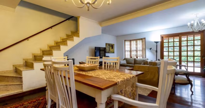 Sobrado para venda com 4 quartos, sendo 4 suítes, 199m²