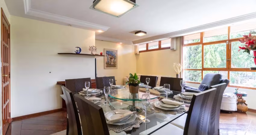 Casa tipo para venda com 3 quartos, sendo 1 suíte, 300m²