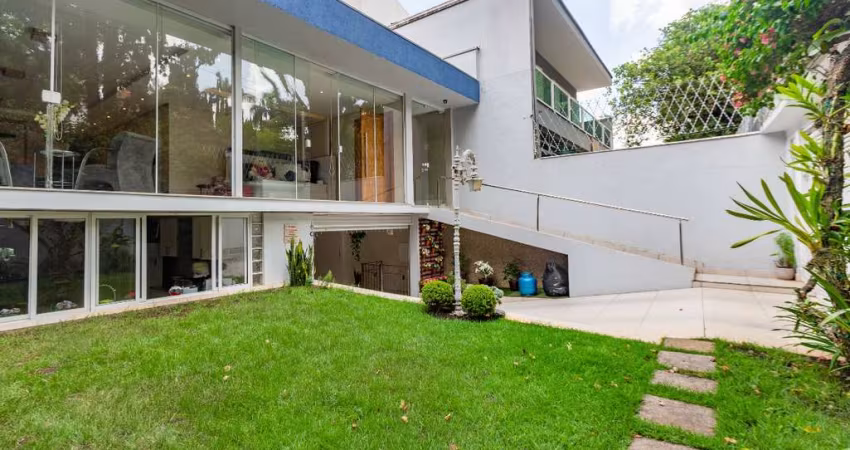 Casa tipo para venda com 6 quartos, sendo 4 suítes, 530m²