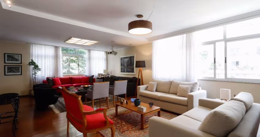 Apartamento tipo para venda com 3 quartos, sendo 1 suíte, 198m²