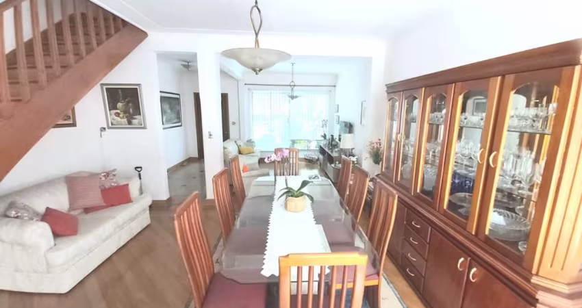 Casa tipo para venda com 3 quartos, sendo 1 suíte, 182m²