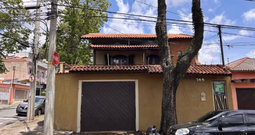 Sobrado para venda com 3 quartos, sendo 1 suíte, 175m²