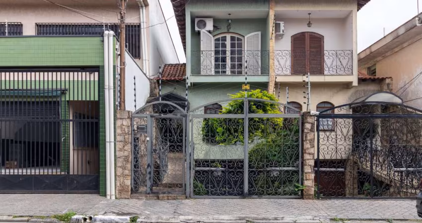 Casa tipo para venda com 4 quartos, sendo 2 suítes, 385m²