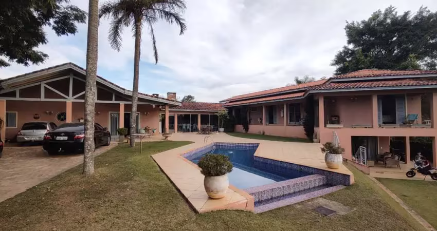 Casa tipo para venda em parque das videiras com 8 quartos, sendo 3 suítes, 568m²