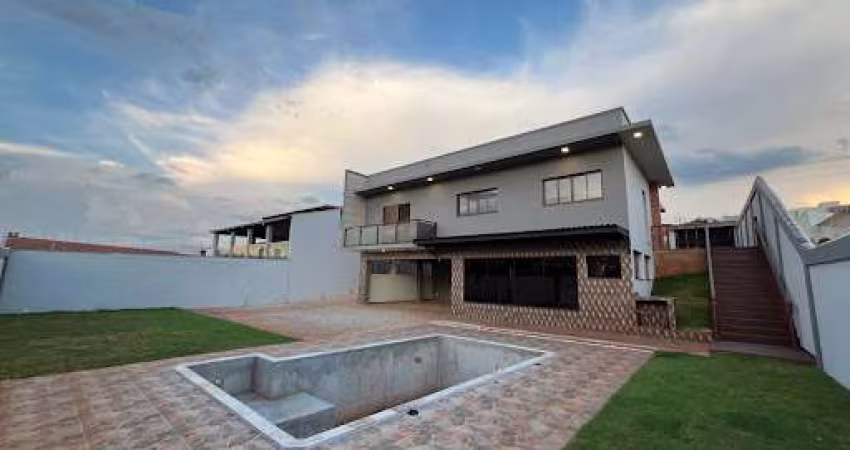 Casa com 3 dormitórios à venda, 270 m² por R$ 1.650.000,00 - Jardim Regina - Botucatu/SP
