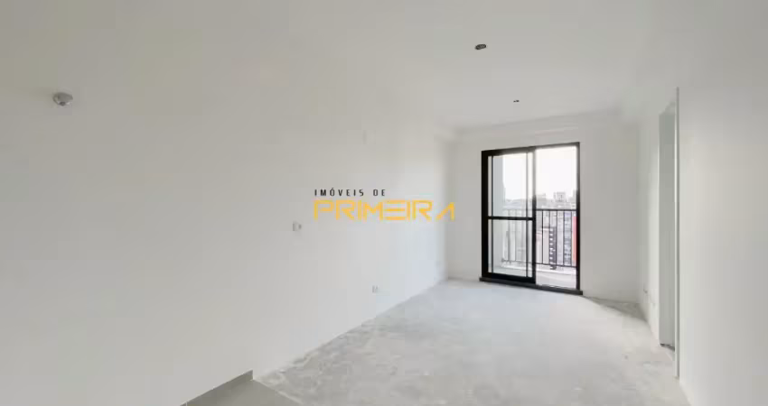 STUDIO NO CENTRO ANDAR ALTO COM VAGA