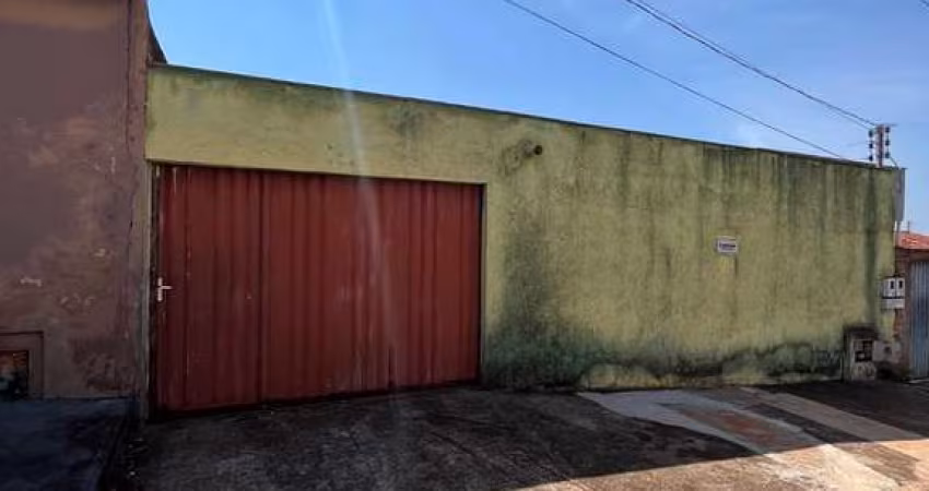 Casa térrea à venda no Residencial Solar Ville com 180 m², quintal e excelente custo-benefício