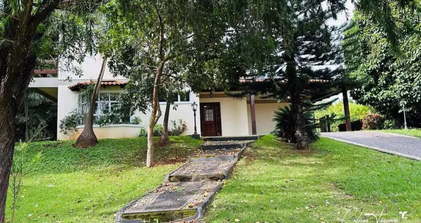 Sobrado elegante no Aldeia do Vale – Conforto, privacidade e contato com a natureza