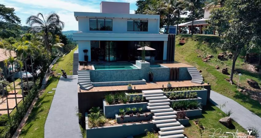 Sobrado mobiliado à venda no Aldeia do Vale com 6 suítes, 775 m² de construção e lazer completo