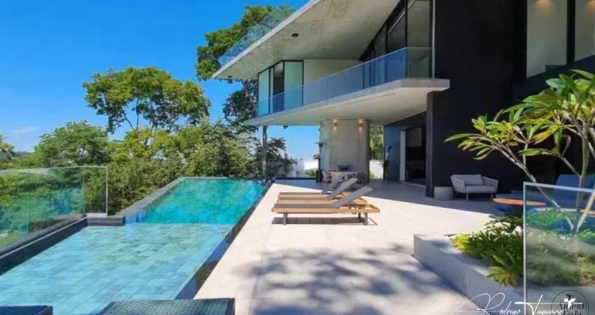 Sobrado de alto padrão à venda no Aldeia do Vale com vista para o lago e 1.100 m² de exclusividade