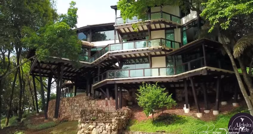 Sobrado Estilo Fazenda no Aldeia do Vale – 5 Suítes, Academia, Elevador e Lazer Completo