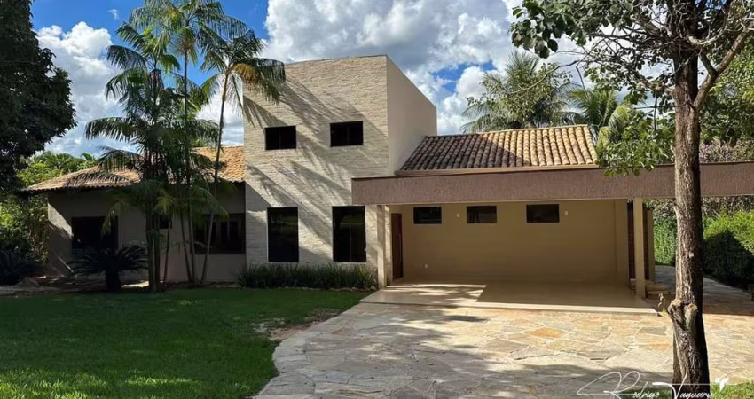 Casa Térrea à Venda no Aldeia do Vale – 4 Suítes, Piscina e Integração Total