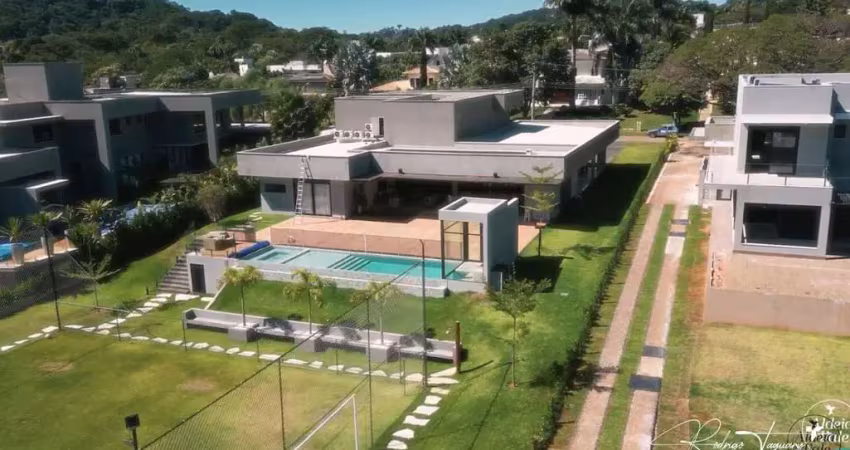 Casa térrea no aldeia do vale – moderna, nova, com lazer completo e vista para mata e lago