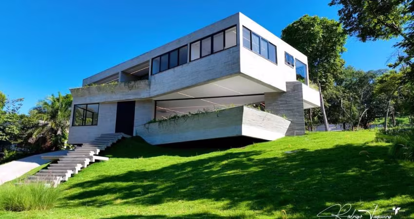 Sobrado Contemporâneo no Aldeia do Vale – Vista Deslumbrante para o Lago e Hípica