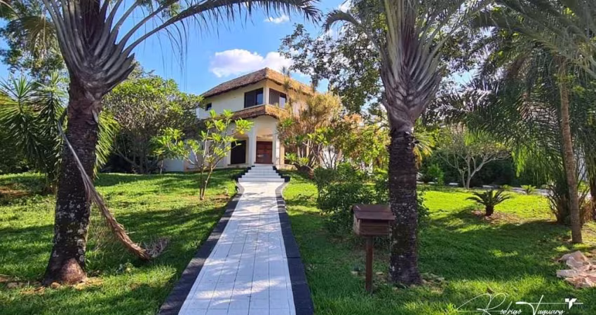 Casa Ampla com 5 Suítes e 2.500 m² de Terreno no Aldeia do Vale