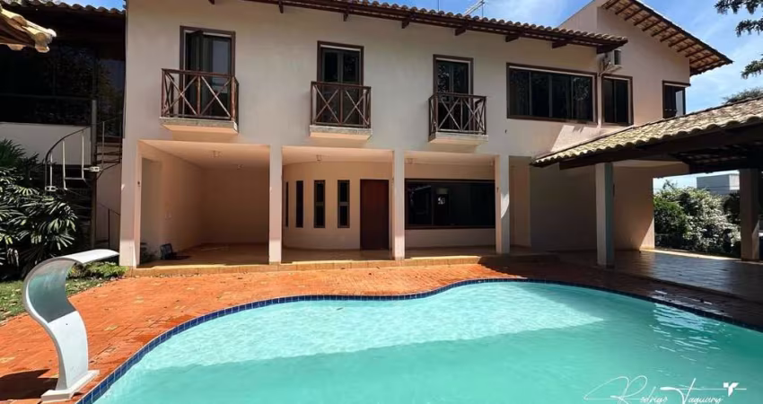 Casa com vista para o bosque e lago no Aldeia do Vale – 5 quartos e lazer completo