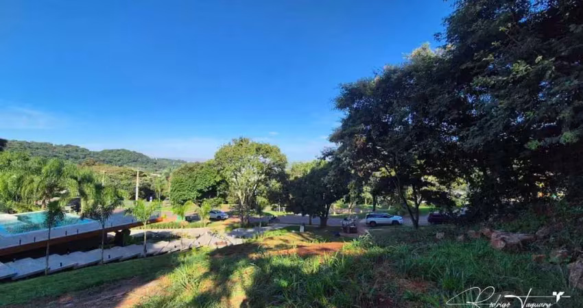 Terreno com Plateau Elevado à Venda no Aldeia do Vale – Vista Espetacular para o Condomínio