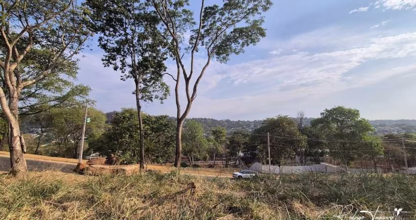 Terreno com Duas Frentes à Venda no Aldeia do Vale – Vista Premium para o Condomínio