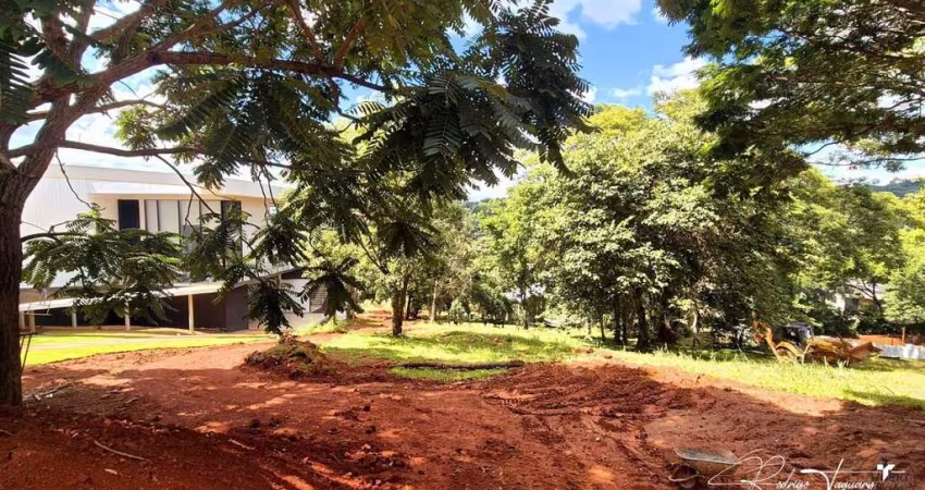 Terreno à Venda no Aldeia do Vale – Declive com Plateau e Vista Privilegiada na Avenida Floresta