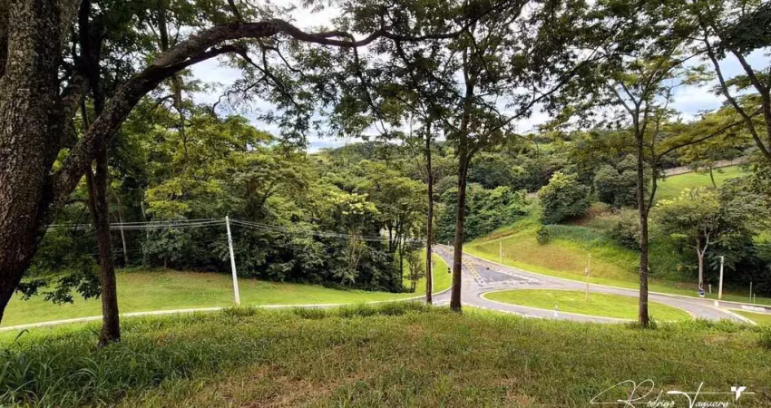 Terreno com Plateau Elevado à Venda no Aldeia do Vale – Vista Espetacular para o Condomínio