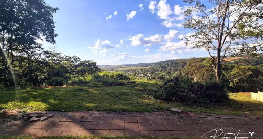 Terreno com Plateau Elevado à Venda no Aldeia do Vale – Vista Espetacular para o Condomínio
