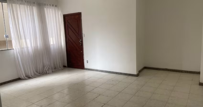 Alugo apartamento de 3 quartos  na rua Minas Gerais, bairro da Pitua