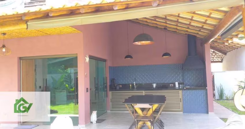 SOBRADO à venda com 03 suítes, área total de 337,50m² e área construída de 262,70m² no Condomínio RECANTO SANDRA em Caraguatatuba no Litoral Norte.