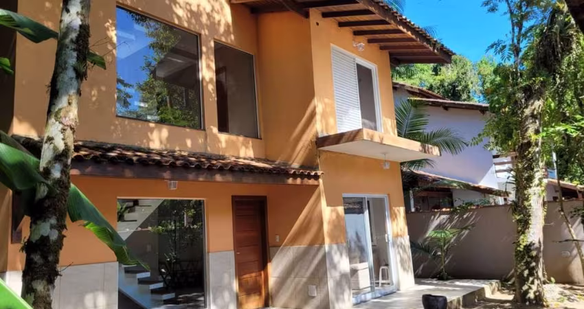 Sobrado com 3 dormitórios à venda, 400 m² por R$ 1.200.000,00 - S Camburi - São Sebastião/SP