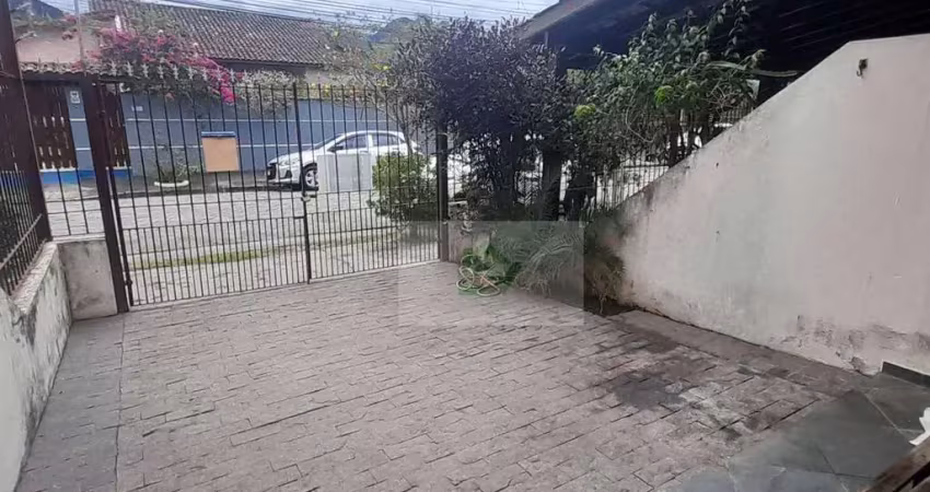 Casa com 2 dormitórios 2 banheiros à venda, 96 m² por r$ 520.000 - prainha - caraguatatuba/sp