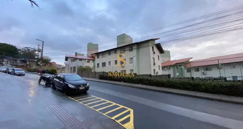 Apartamento com 3 quartos para alugar na Rua Professor Clementino de Brito, Capoeiras, Florianópolis