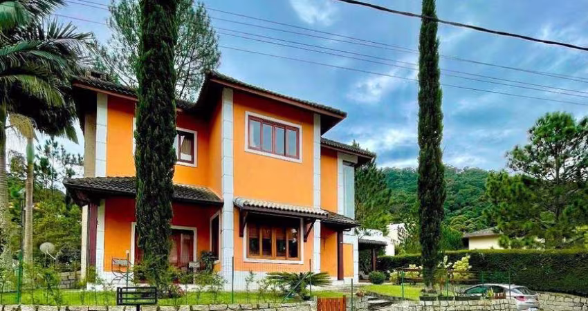 Casa com 3 dormitórios à venda, 220 m² por R$ 950.000,00 - Vargem Grande - Teresópolis/RJ