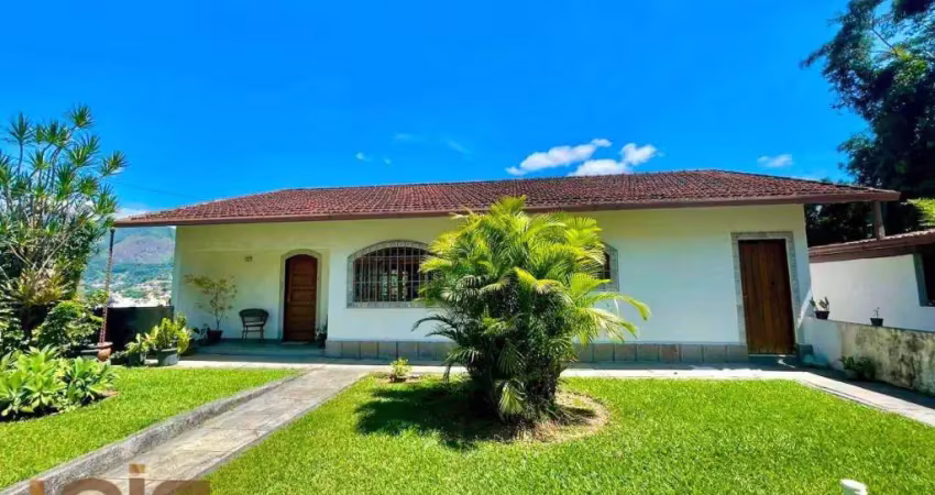 Casa com 3 dormitórios à venda, 248 m² por R$ 1.200.000,00 - Várzea - Teresópolis/RJ