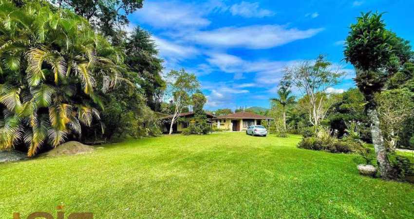 Casa com 5 dormitórios à venda, 208 m² por R$ 850.000,00 - Albuquerque - Teresópolis/RJ