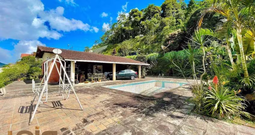 Casa com 3 dormitórios à venda, 240 m² por r$ 1.150.000,00 - panorama - teresópolis/rj