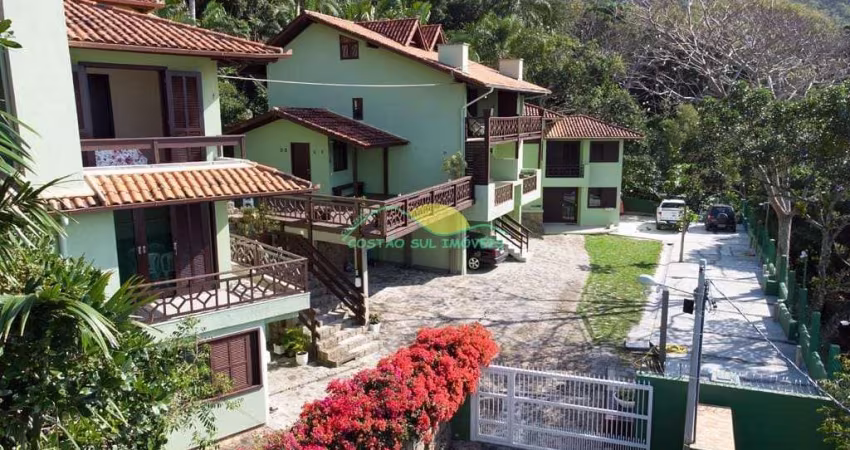 Linda pousada localizada em meio a Mata Atlântica e a 130 metros da Praia da Solidão - Pântano do S