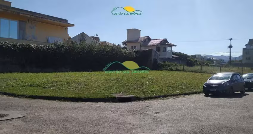 Terreno escritura publica de 533,42 m² a 330 metros da praia , com ótima infra estrutura em seu ent