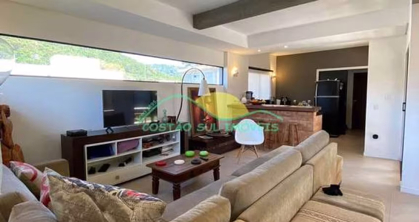 Casa de Alto Padrão com Vista para o Morro do Lampião no Campeche em Florianópolis, Santa Catarina