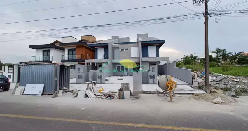 Casa geminada de dois pavimentos, financiável, com 3 suítes, no marinas do campeche - campeche - fl