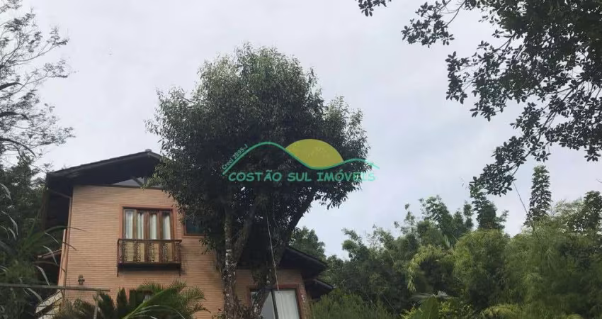 Casa Charmosa à Venda no Rio Tavares – Praia, Natureza e Praticidade!   Rio Tavares, Florianópolis,