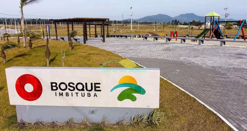 Terreno de 300m² com escritura pública e financiável no Loteamento Bosque Imbituba no Sambaqui, Imb