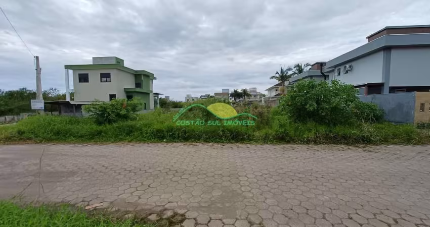 Terreno de 720m² (24X30), financiável, zoneamento ARM-3.5, no Carianos - Florianópolis/SC
